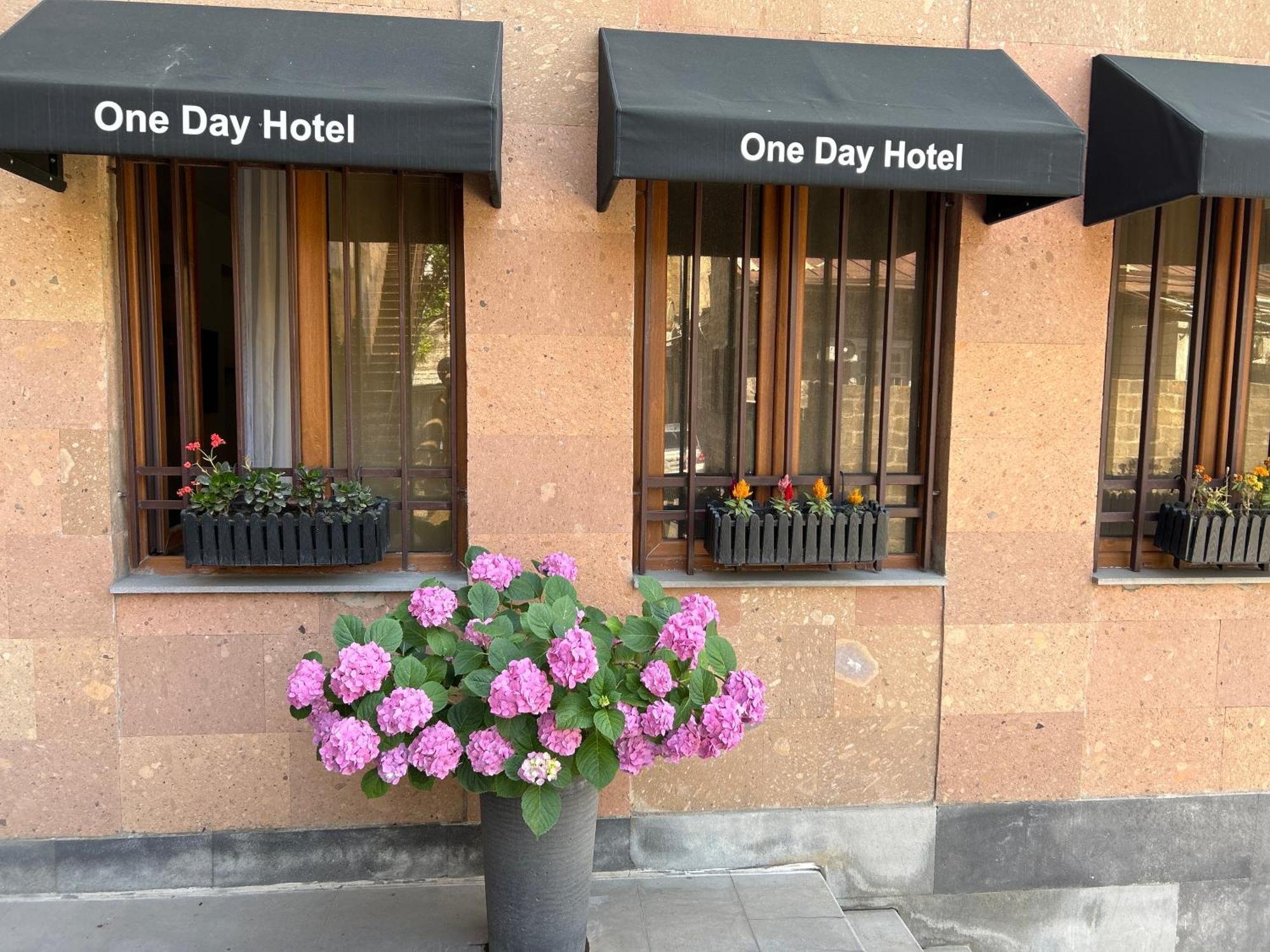 One Day Hotel エレバン エクステリア 写真